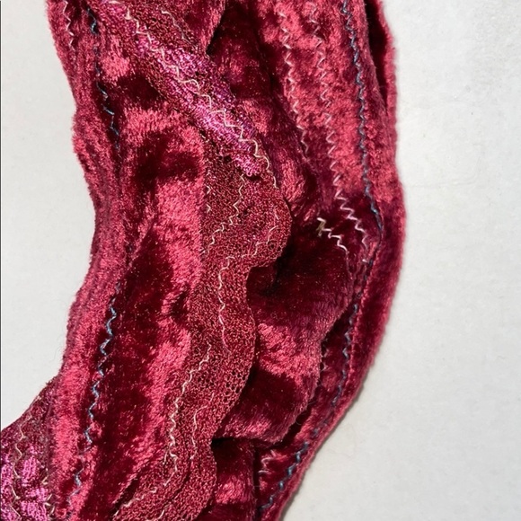 Violet Colored Crushed Velvet Scarf with Sheer Lace Trim One Size - Picture 3 of 4